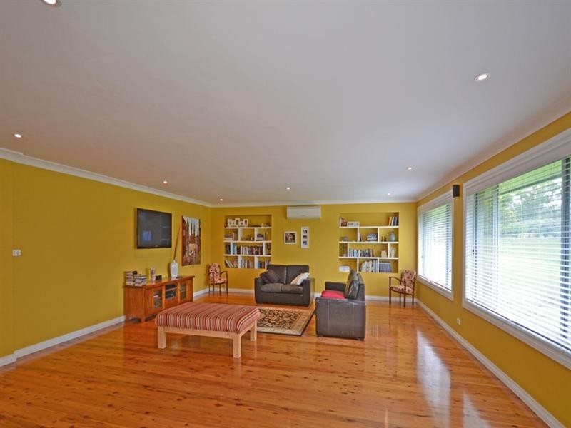 43 Oaks Road, Thirlmere NSW 2572