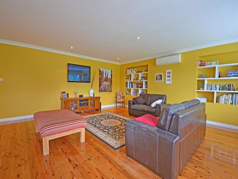 43 Oaks Road, Thirlmere NSW 2572