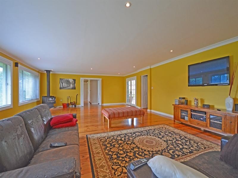 43 Oaks Road, Thirlmere NSW 2572