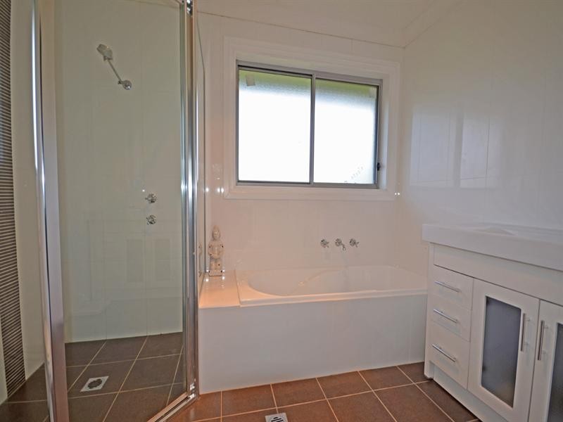 43 Oaks Road, Thirlmere NSW 2572