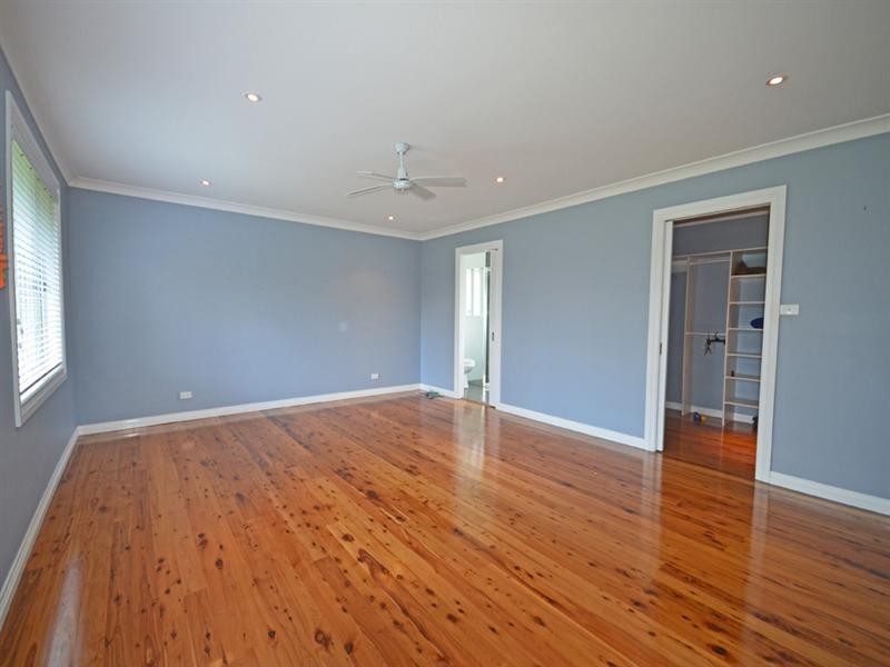 43 Oaks Road, Thirlmere NSW 2572