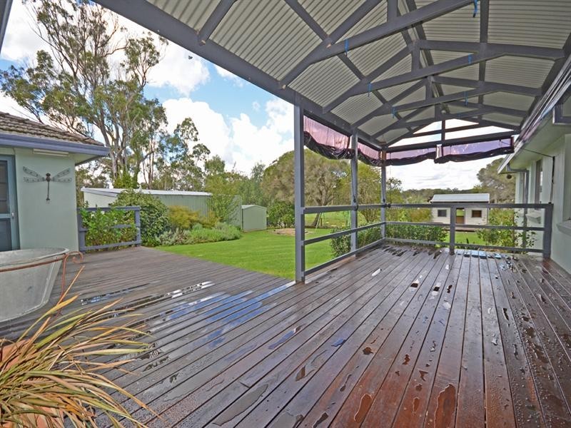 43 Oaks Road, Thirlmere NSW 2572