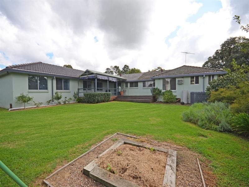 43 Oaks Road, Thirlmere NSW 2572