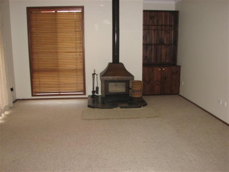 13 Wood Street, Picton NSW 2571