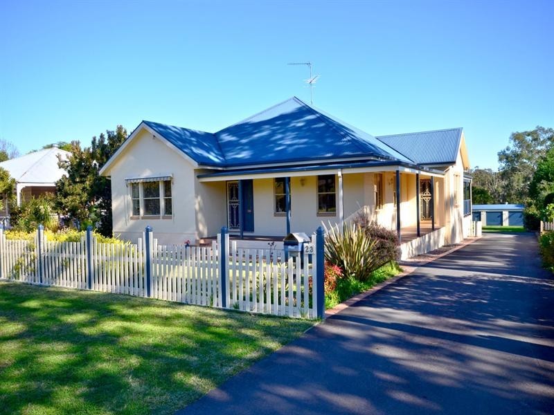 23 Carlton Road, Thirlmere NSW 2572