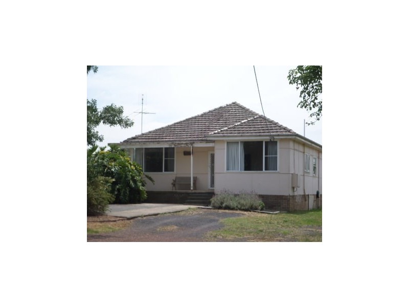 40 Oaks Road, Thirlmere NSW 2572