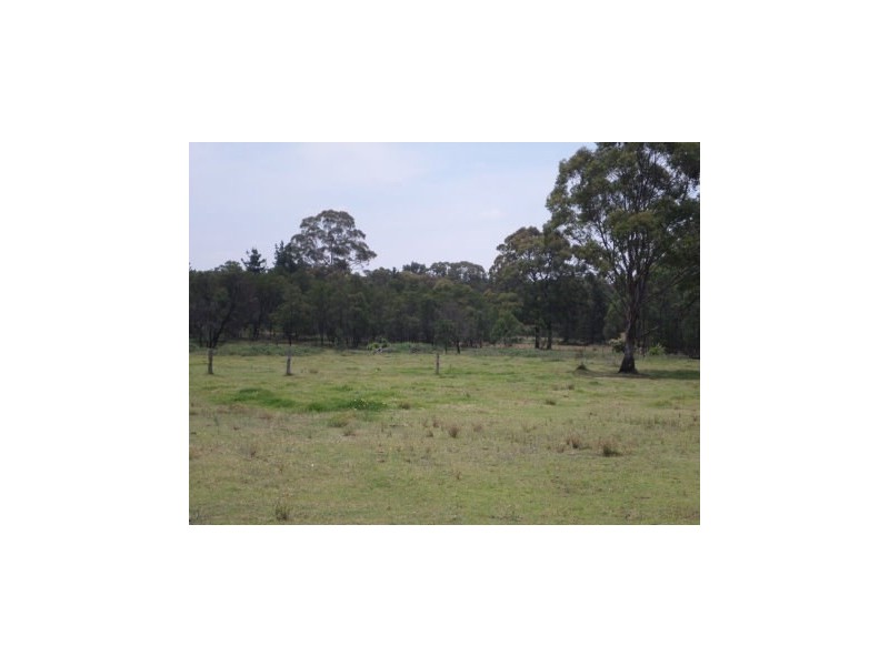 40 Oaks Road, Thirlmere NSW 2572