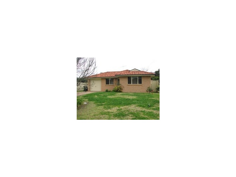 1/5 Madigan Grove, Thirlmere NSW 2572