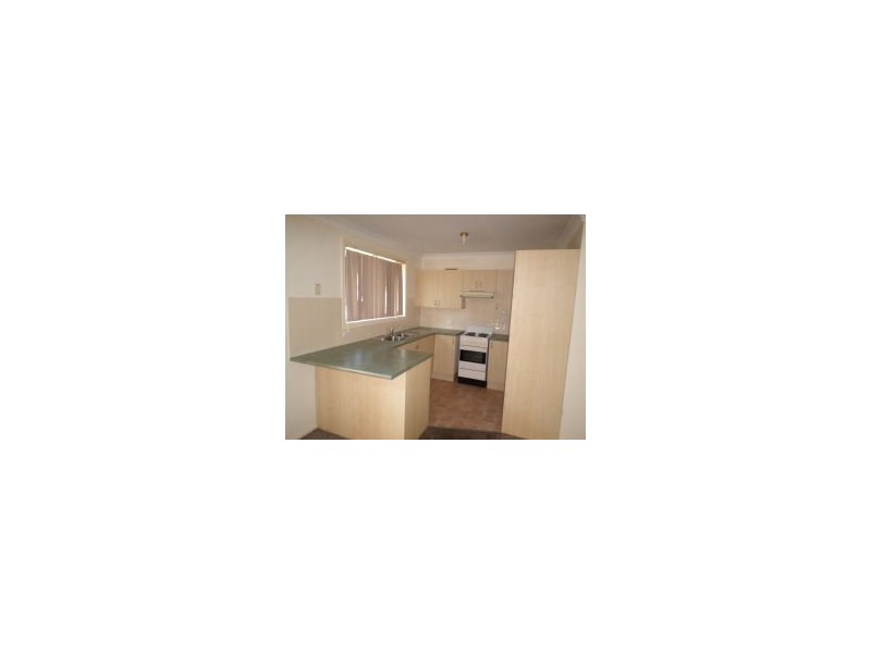 1/5 Madigan Grove, Thirlmere NSW 2572