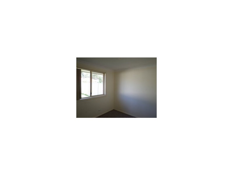 1/5 Madigan Grove, Thirlmere NSW 2572