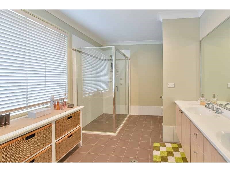 15 Ayrshire Gardens, Picton NSW 2571