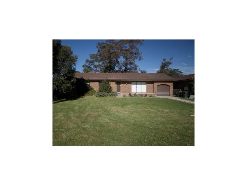 74 Thirlmere Way, Tahmoor NSW 2573