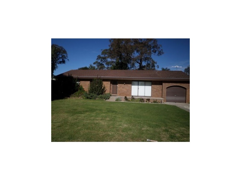 74 Thirlmere Way, Tahmoor NSW 2573