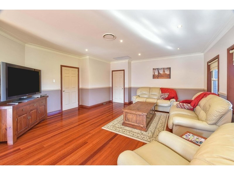 5 Davies Place, Picton NSW 2571