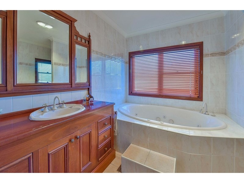 5 Davies Place, Picton NSW 2571