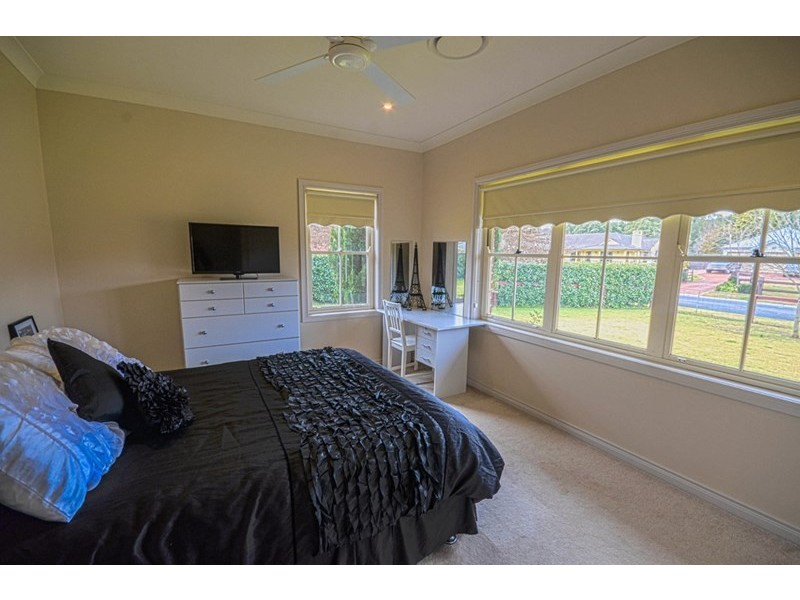 5 Davies Place, Picton NSW 2571