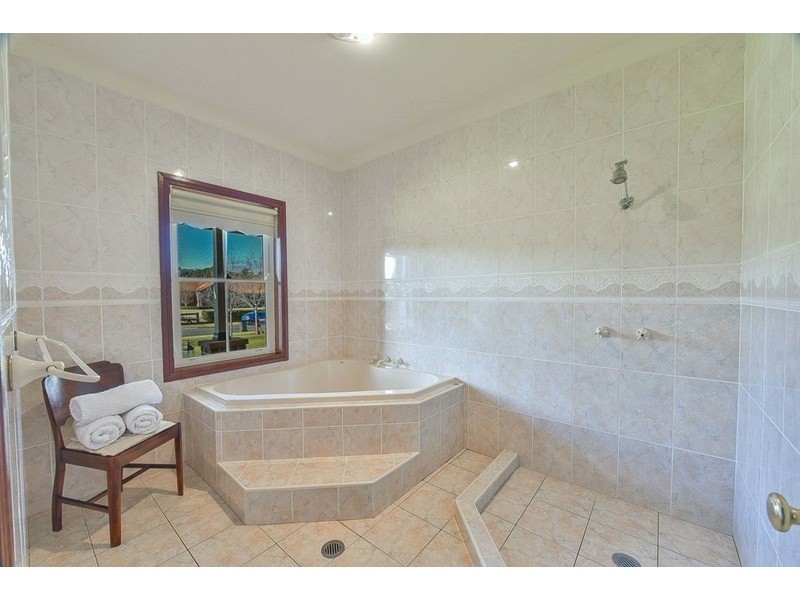 5 Davies Place, Picton NSW 2571