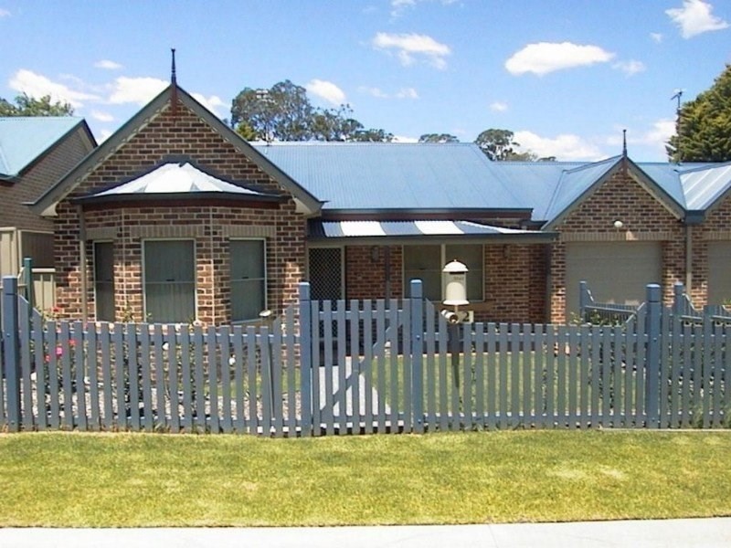 2/104 Menangle Street, Picton NSW 2571