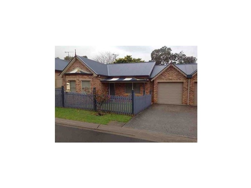 2/104 Menangle Street, Picton NSW 2571