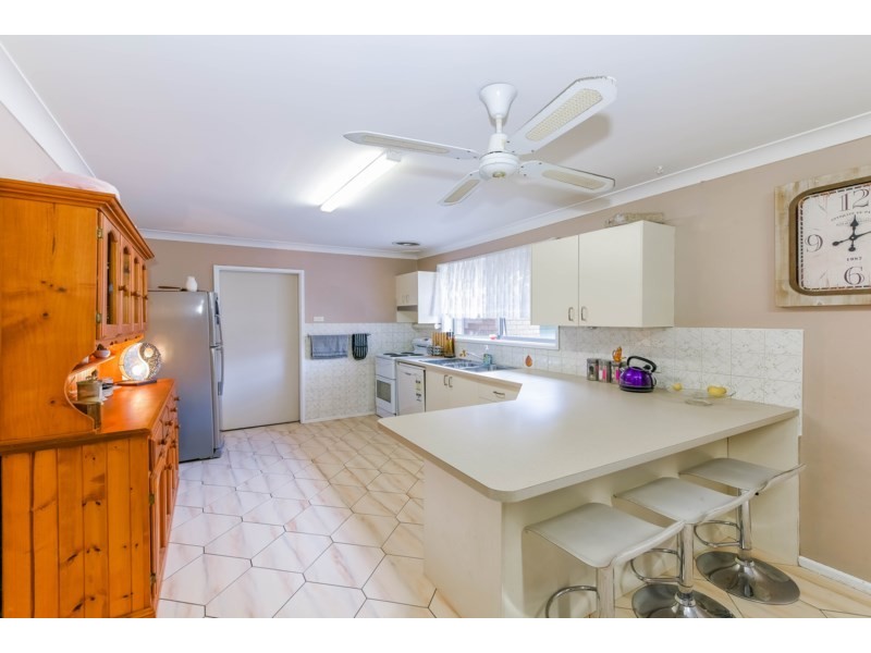 74 Westbourne Avenue, Thirlmere NSW 2572