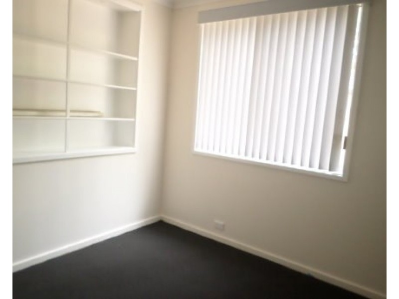 381 Thirlmere Way, Thirlmere NSW 2572