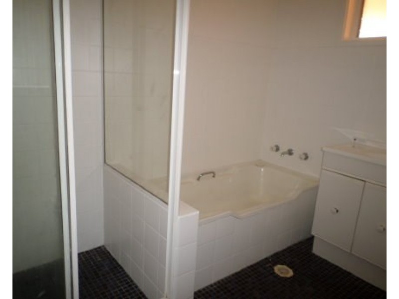 381 Thirlmere Way, Thirlmere NSW 2572