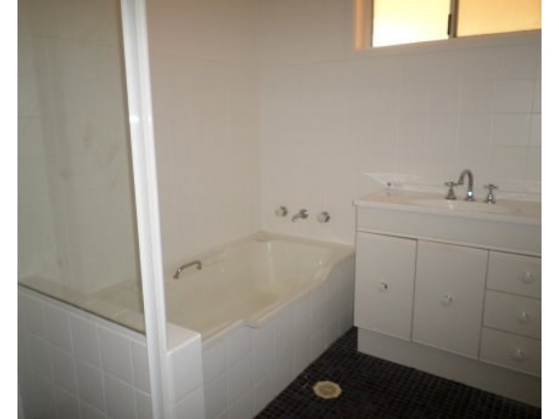 381 Thirlmere Way, Thirlmere NSW 2572