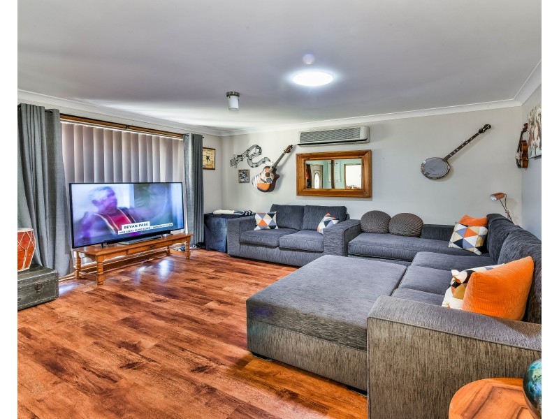 329 Thirlmere Way, Thirlmere NSW 2572