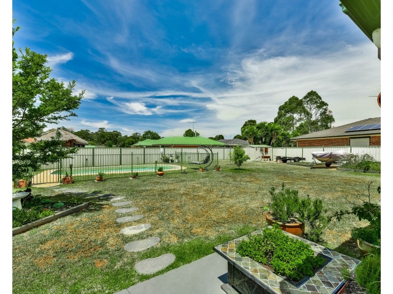 329 Thirlmere Way, Thirlmere NSW 2572