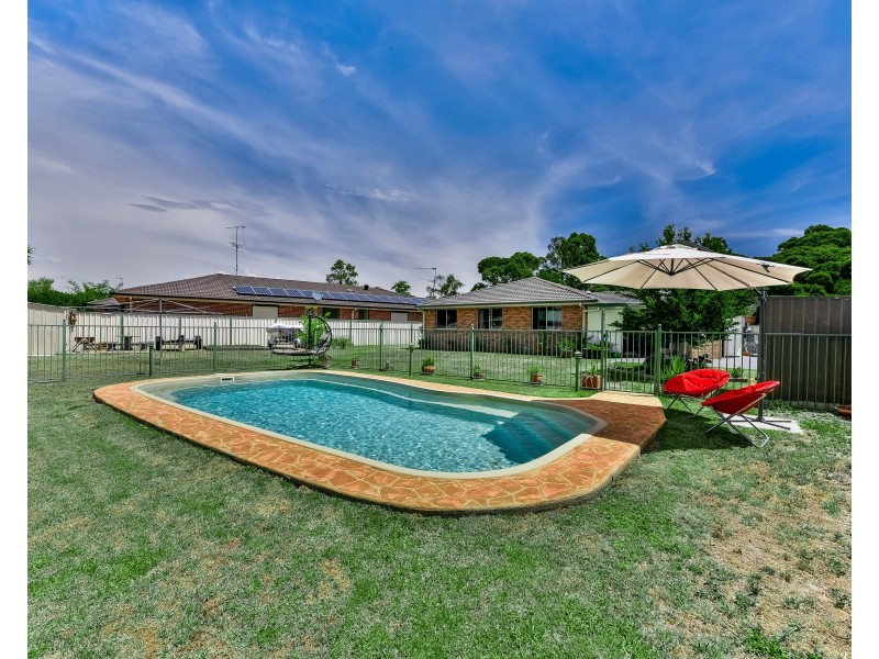 329 Thirlmere Way, Thirlmere NSW 2572