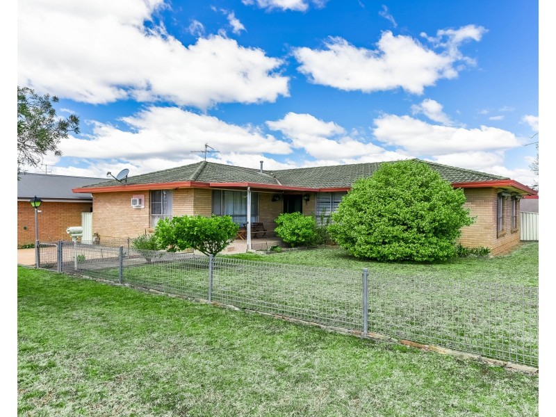 74 Westbourne Avenue, Thirlmere NSW 2572