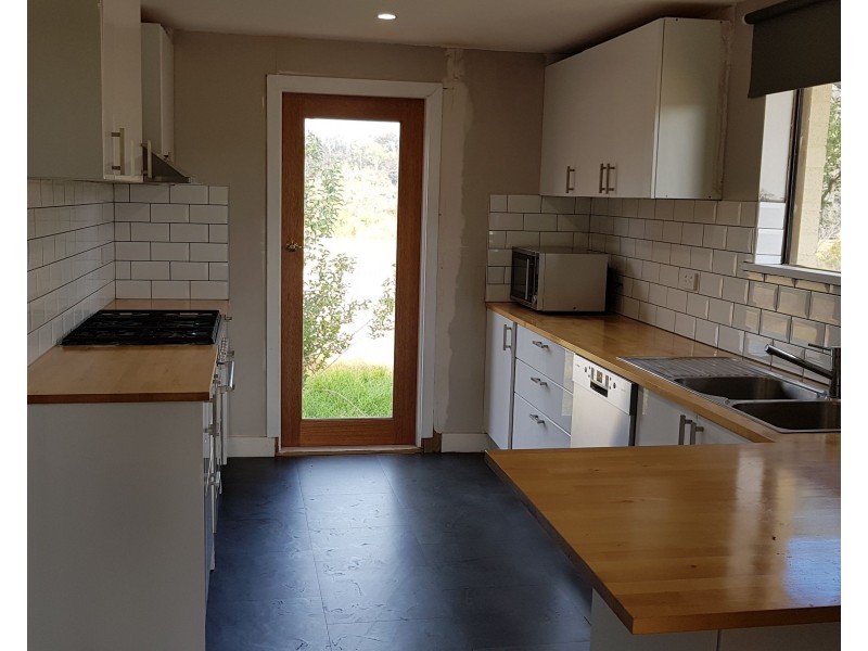 10 Picton Road, Picton NSW 2571