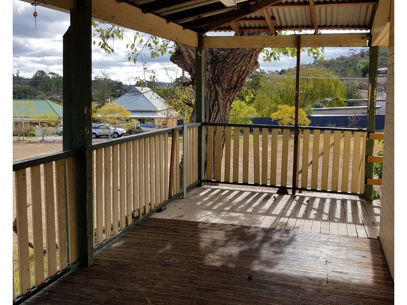 10 Picton Road, Picton NSW 2571