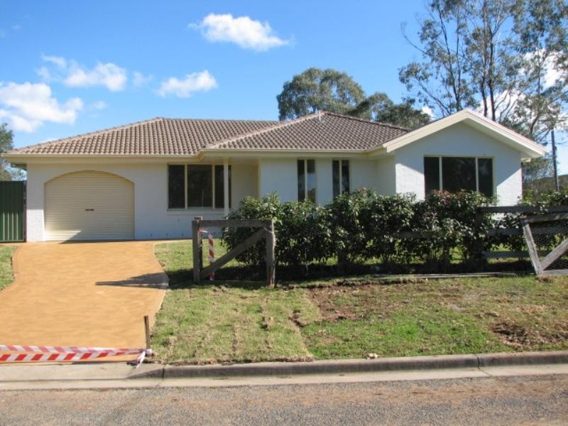 2B Abelia Street, Tahmoor NSW 2573