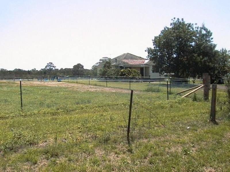 40 Oaks Road, Thirlmere NSW 2572