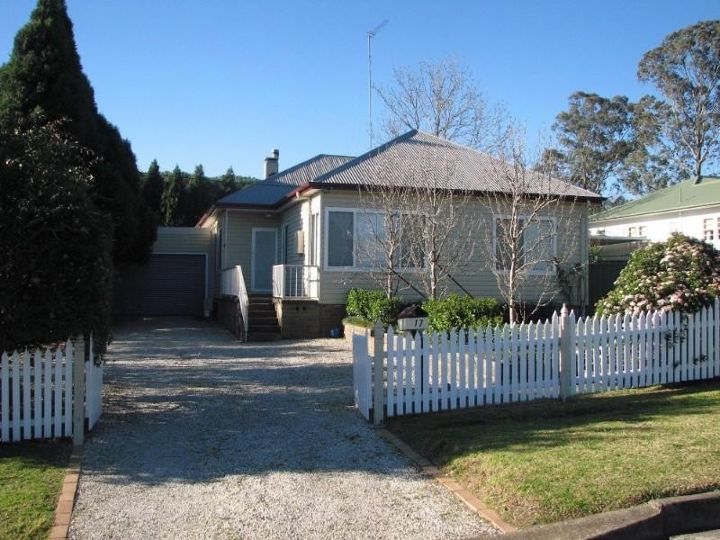 17 Antill Street, Picton NSW 2571
