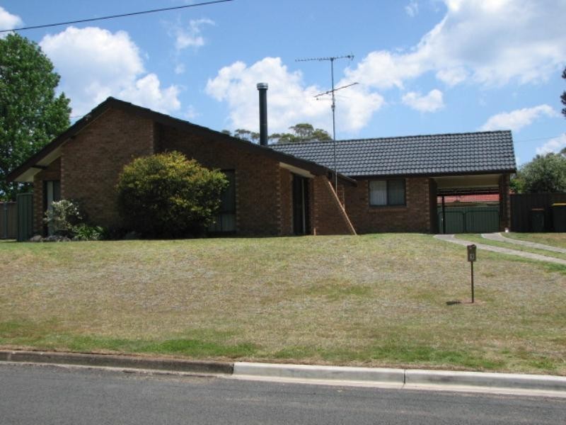 9 Stuart Place, Tahmoor NSW 2573
