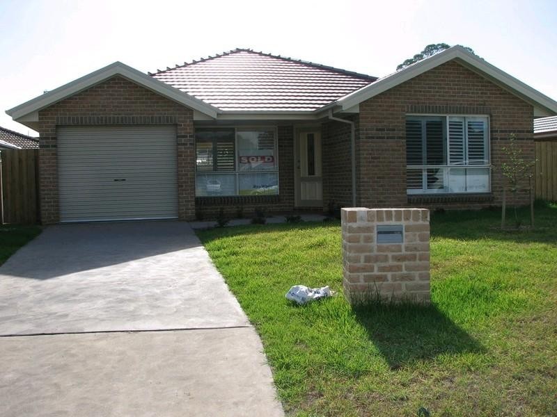 16 Valerie Street, Tahmoor NSW 2573