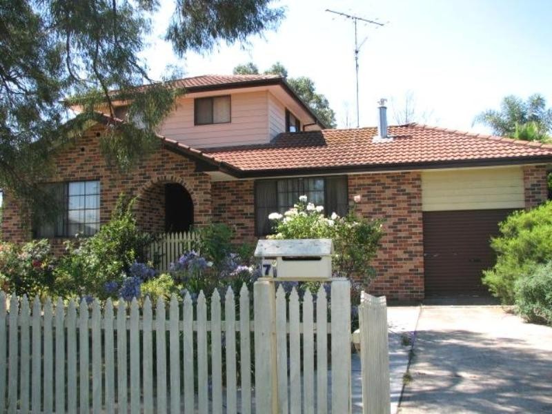 7 South Street, Thirlmere NSW 2572