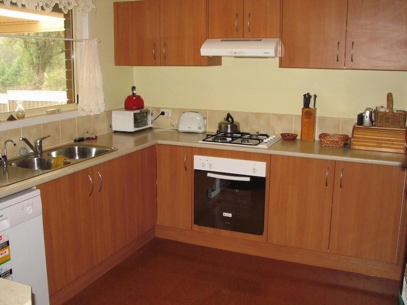 9 Carlton Road, Thirlmere NSW 2572