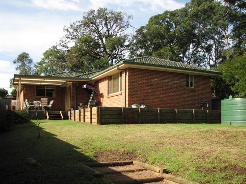 9 Carlton Road, Thirlmere NSW 2572