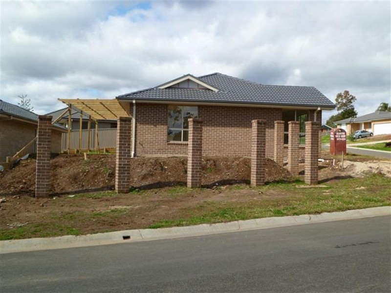 1 Thompson Place, Tahmoor NSW 2573