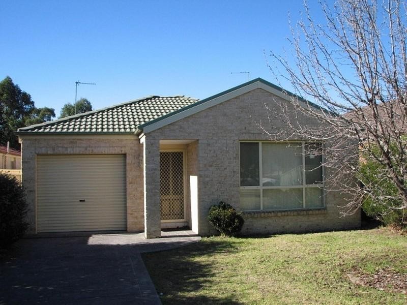 2/323 Thirlmere Way, Thirlmere NSW 2572