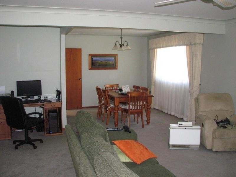 62 Westbourne Avenue, Thirlmere NSW 2572