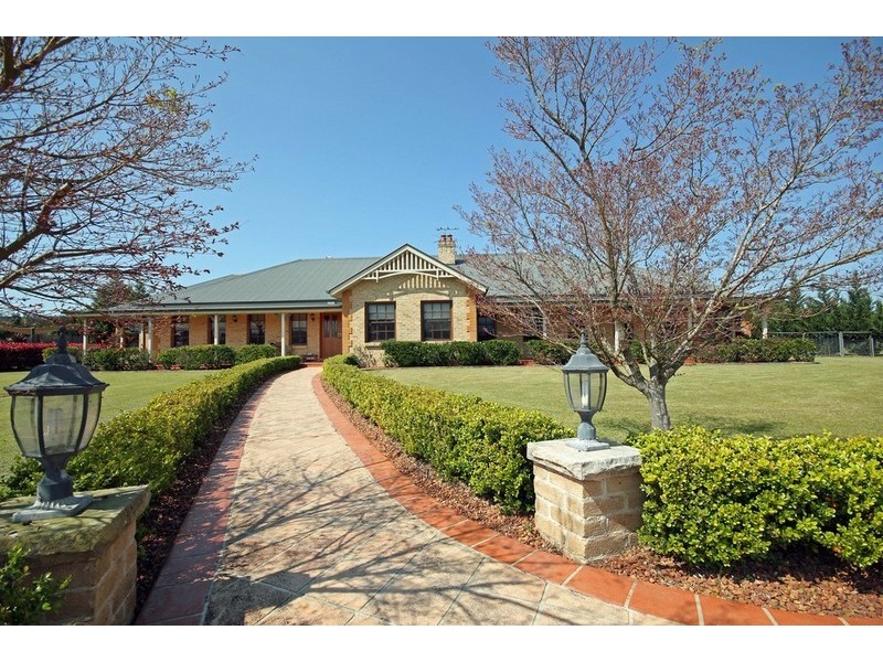 10 Davies Place, Picton NSW 2571