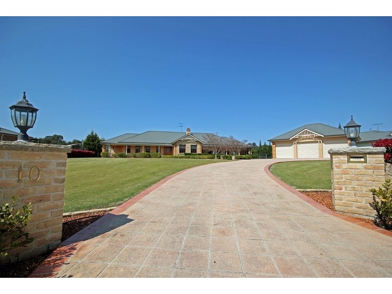 10 Davies Place, Picton NSW 2571