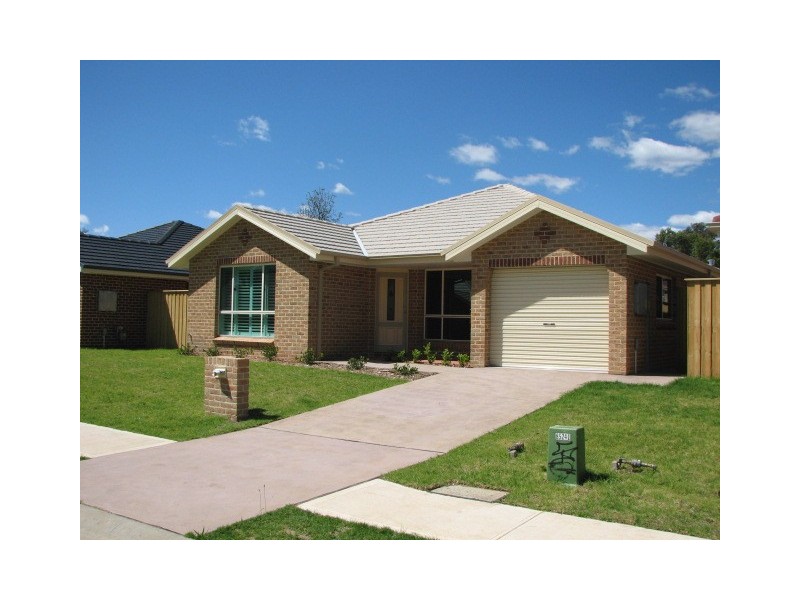 212 Valerie Street, Tahmoor NSW 2573