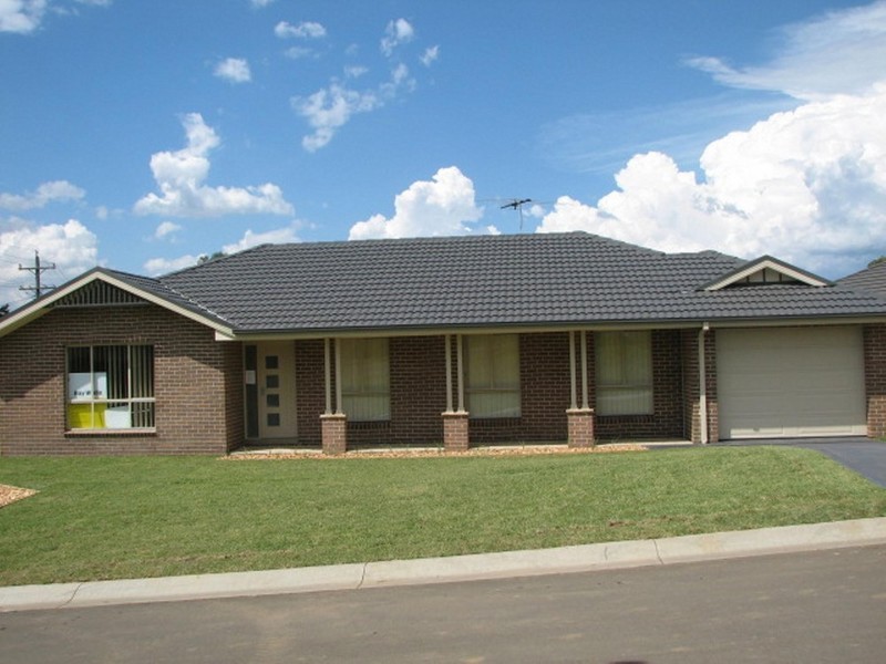 1 Thompson Place, Tahmoor NSW 2573