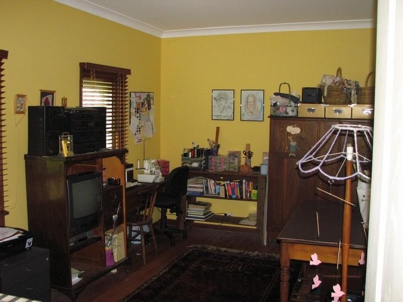 135 Lakes Street, Thirlmere NSW 2572