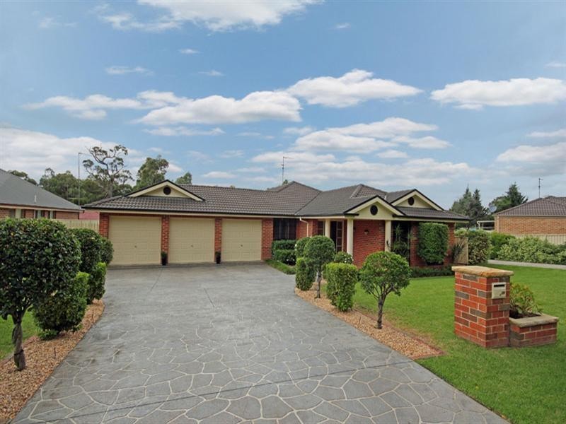 339 Thirlmere Way, Thirlmere NSW 2572